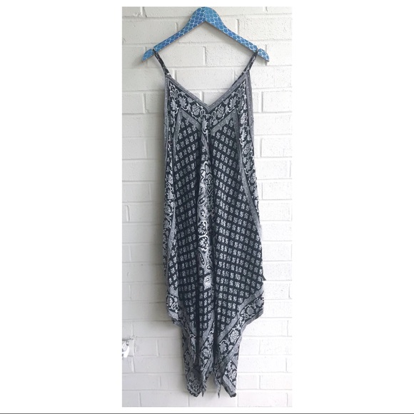 Tolani Dresses & Skirts - Tolani 100% Silk Black White Bandana Midi Dress